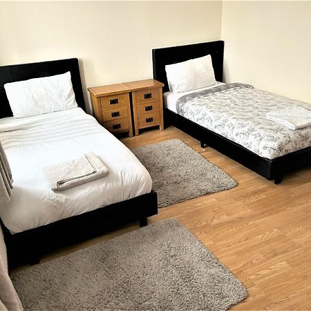 London Luxury 5 Bedroom House 2 Min Walk To The Tube Station Dagenham Exterior photo