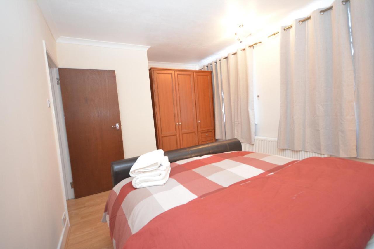 London Luxury 5 Bedroom House 2 Min Walk To The Tube Station Dagenham Exterior photo