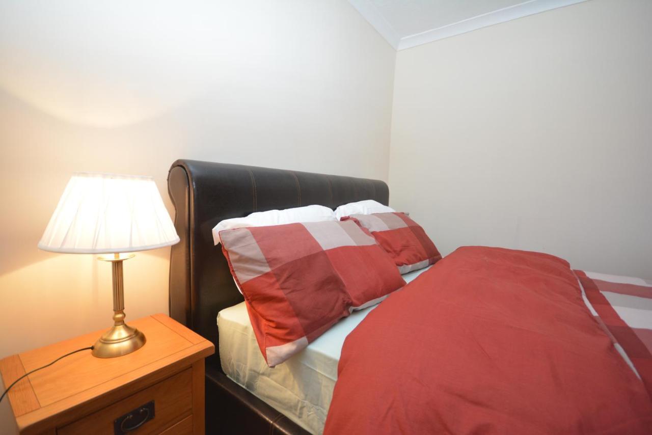 London Luxury 5 Bedroom House 2 Min Walk To The Tube Station Dagenham Exterior photo