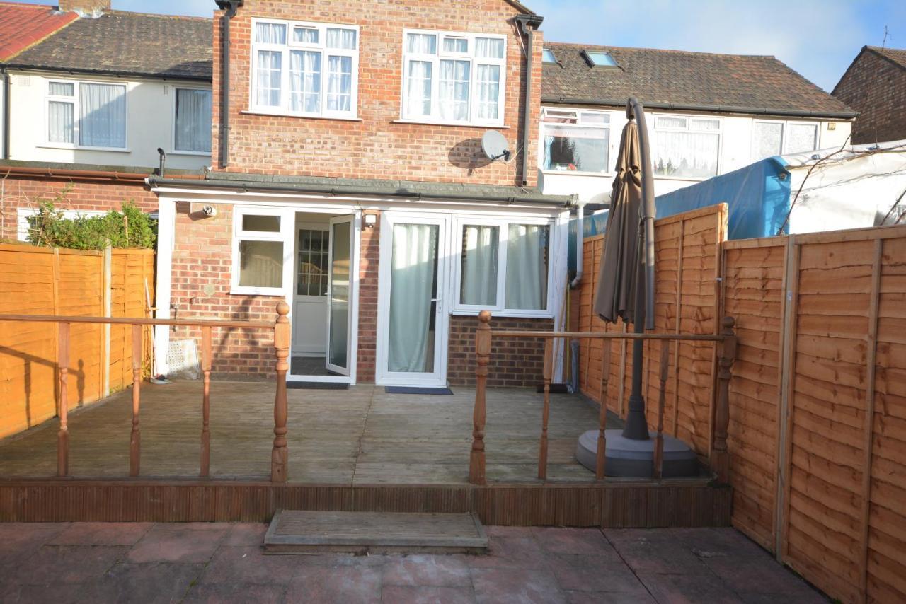 London Luxury 5 Bedroom House 2 Min Walk To The Tube Station Dagenham Exterior photo